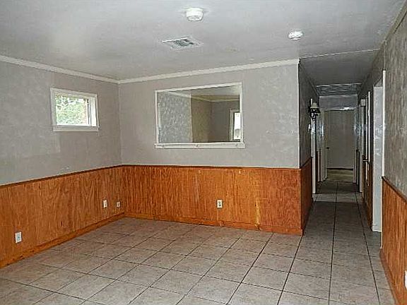 3rd image of 9440 Boxwood Dr