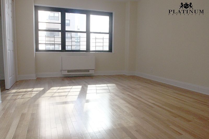 2nd image of 150 E 47th St