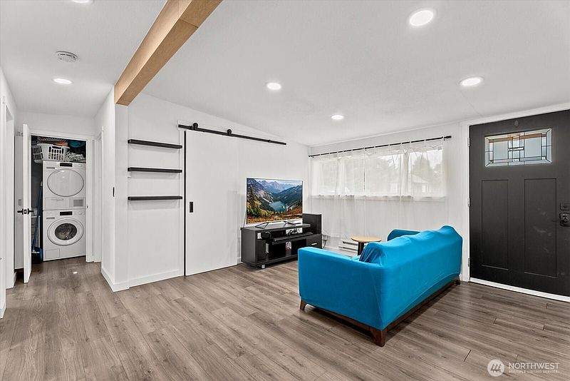 5th image of 10839 11th Avenue SW
