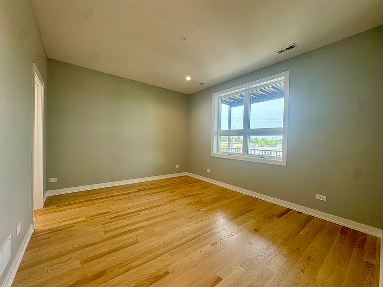 Bedroom 2 (Master)