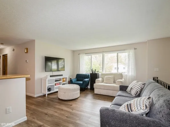 2622 Brookdale Ln N, Brooklyn Park, MN 55444