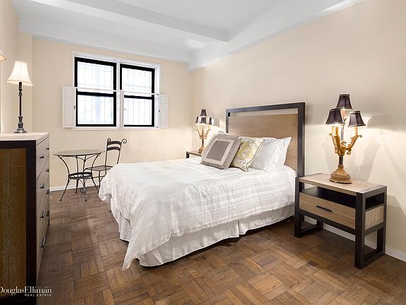 4th image of 140 7th Ave APT 1M