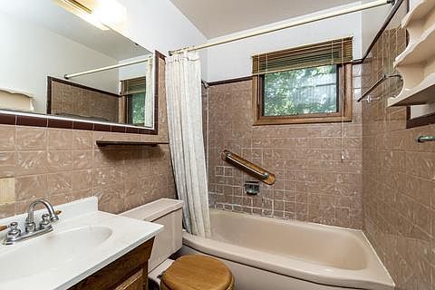 2nd image of 1039 Anna St