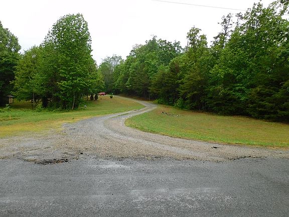 2nd image of 1061 Woodedge Ln