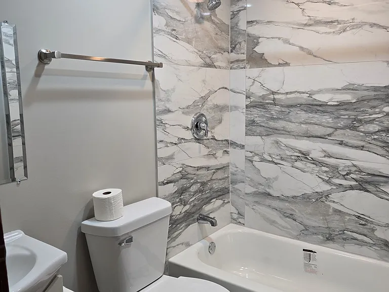 4852 S Wood St #2R — Photo 7