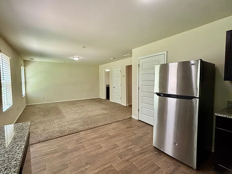 629 Carlton Pointe Dr — Photo 4