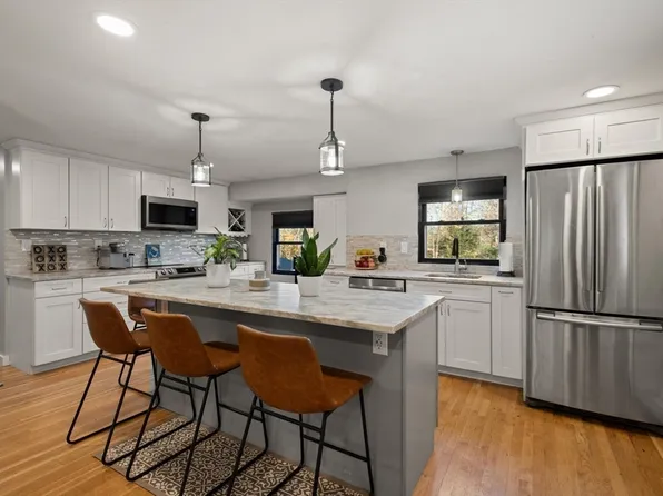 140 S High St, Foxboro, MA 02035