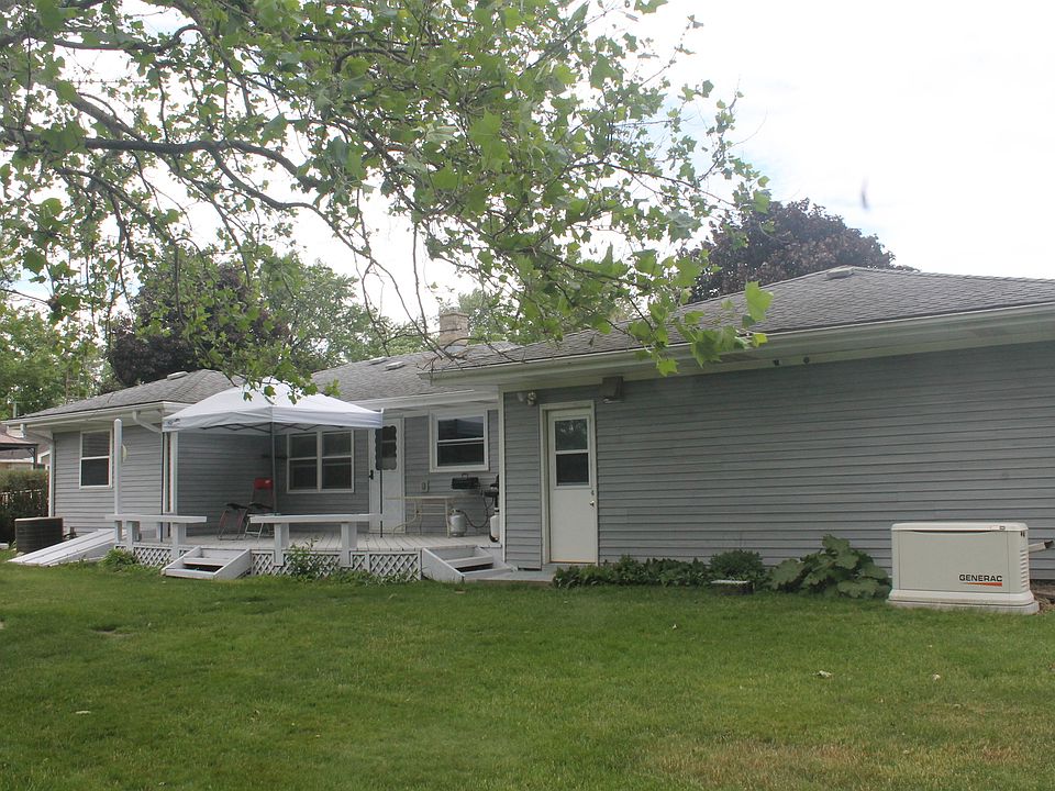 2nd image of 808 Elm St