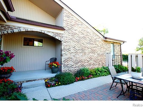 2nd image of 27305 Apple Blossom Ln #1