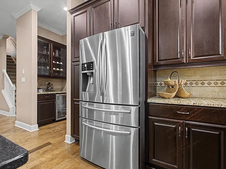 3078 Dickinson Dr — Photo 12