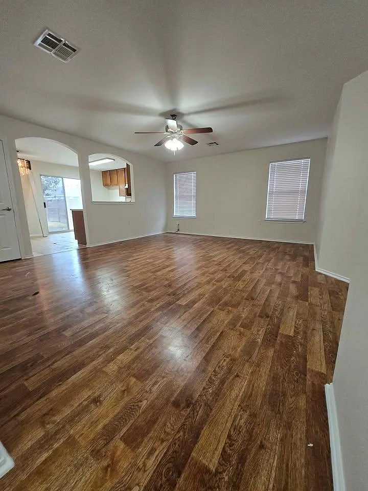 3 bed, 2.0 bath, 1194 sqft, $1,725 — Photo 3