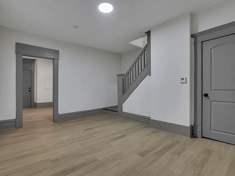 112 S Cypress Ave — Photo 5