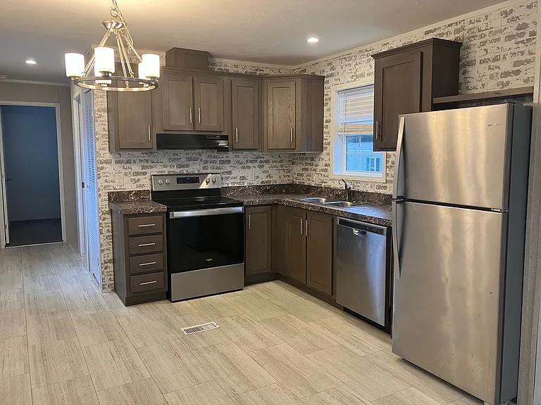 166 Broadmore Dr — Photo 4