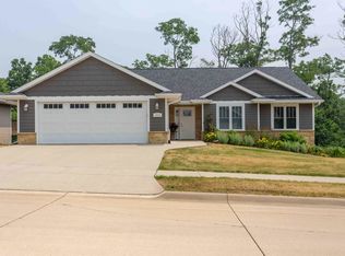 1010 Marisa Rdg, Dubuque, IA 52001