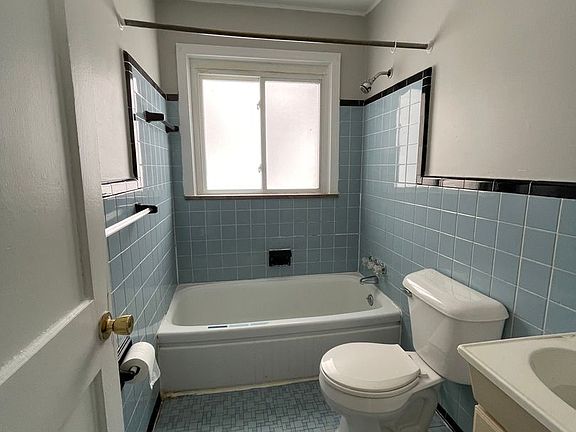 4th image of 22739 Almond Ave