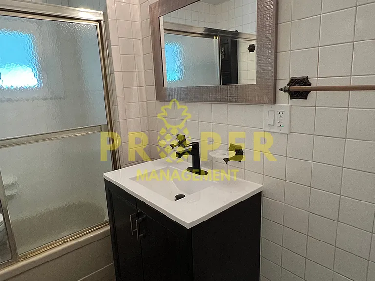 827 Randolph St — Photo 6