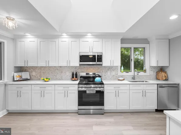 132 Church Rd, Elkins Park, PA 19027