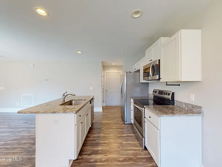 203 S Pine St — Photo 7