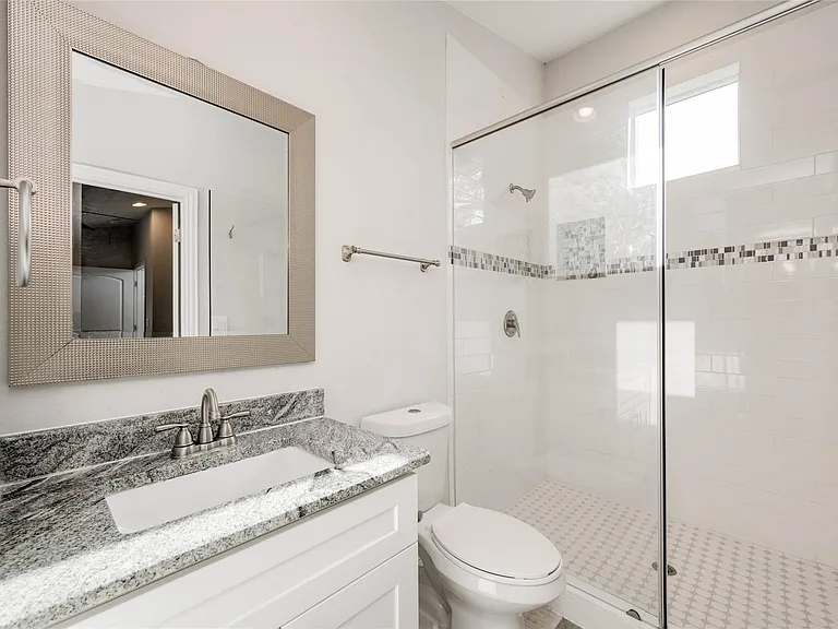 811 Gunter St #B — Photo 24