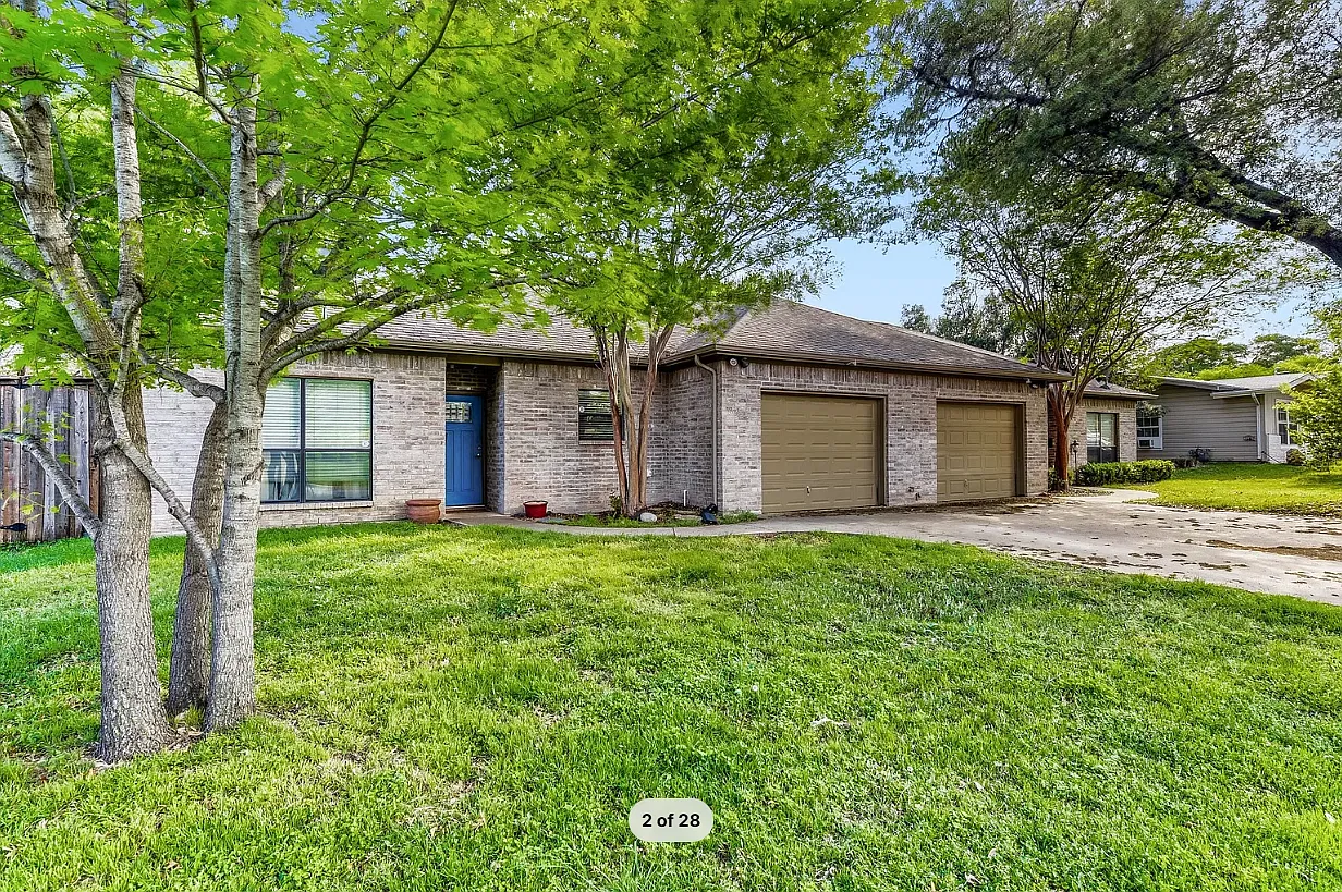 3 bed, 1303 sqft, $2,340 — Photo 1