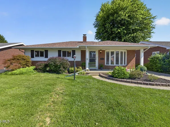 3329 S Eastmoreland Dr, Oregon, OH 43616