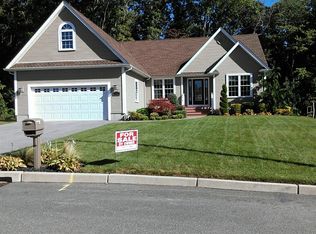 21 E Pine Rd, Cranston, RI 02921