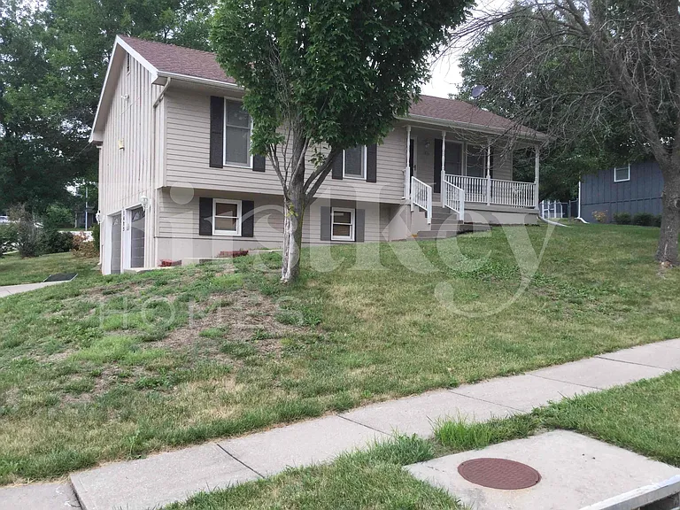 1405 Andrea Dr — Photo 1