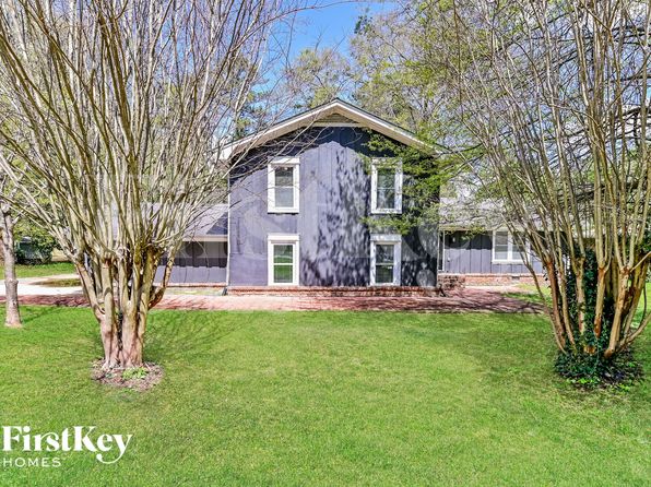 2264 Country Club Dr SE