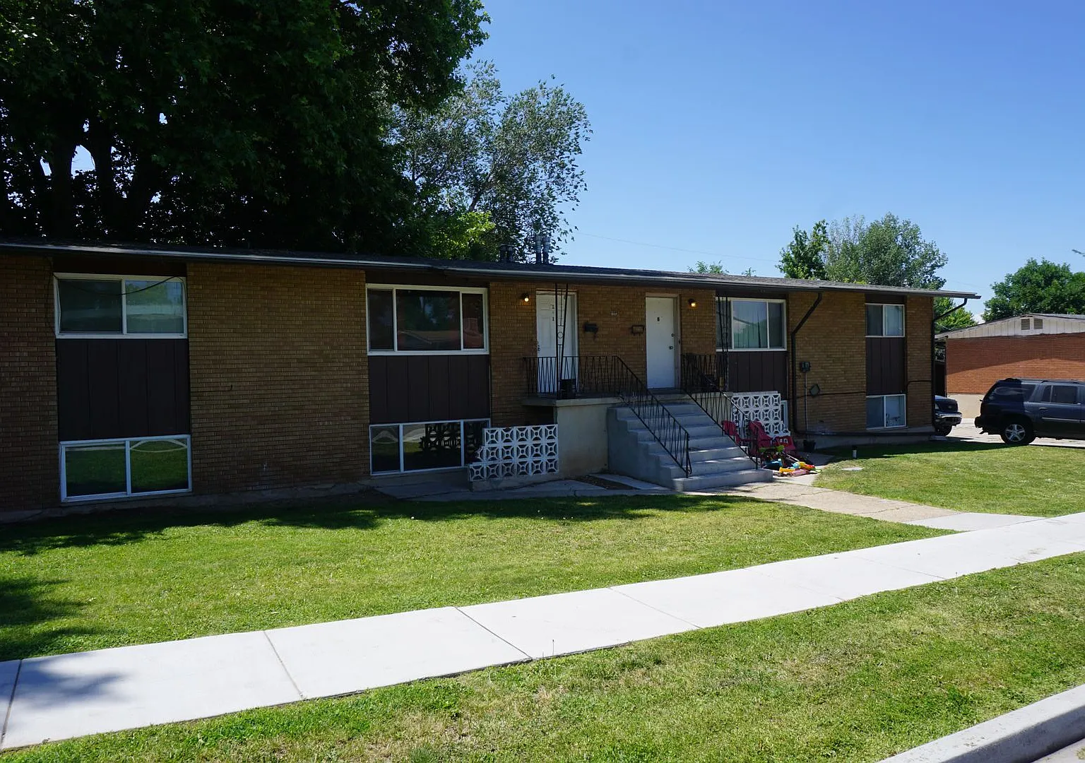 105 W 250 N 4 plex — Photo 1