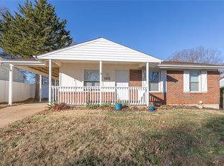 2533 Somerville Dr, High Ridge, MO 63049