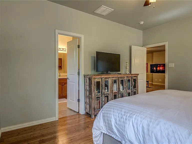 17106 Oak Cliff Cir — Photo 12