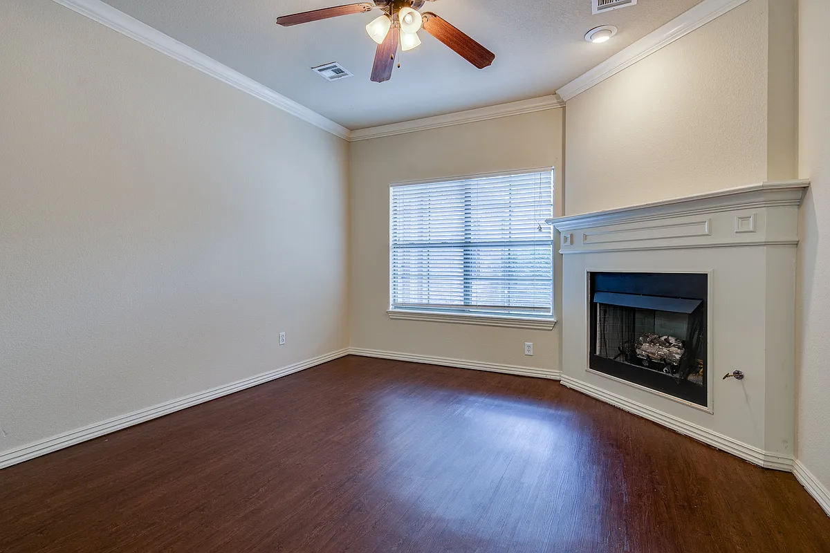 Building Photo - 688 S Solis Ave #4