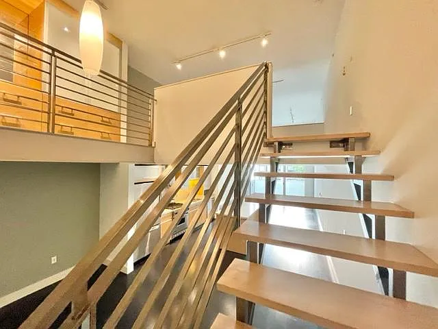 188 King St #304 — Photo 32