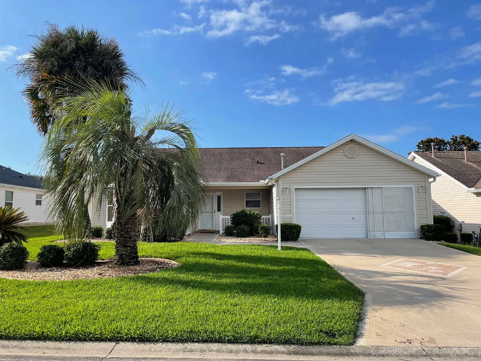 3 bed, 2.0 bath, 1850 sqft, $2,300 — Photo 1