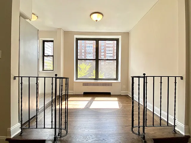 3111 Broadway — Photo 3