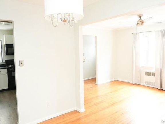 5th image of 242 Nassau Blvd