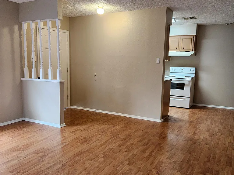 2015 Anchor Dr #4 — Photo 2