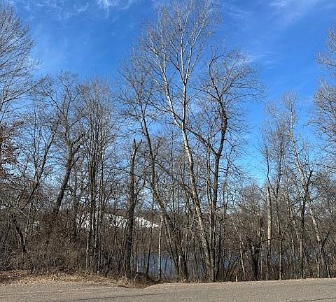 3rd image of 1946 River Rd