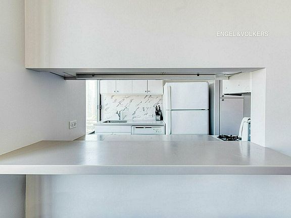 5th image of 300 E 93rd St APT 23E