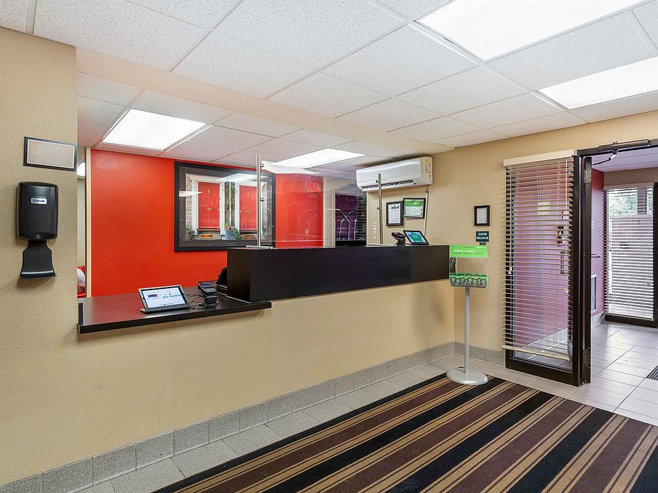 Lobby and Guest Check-in