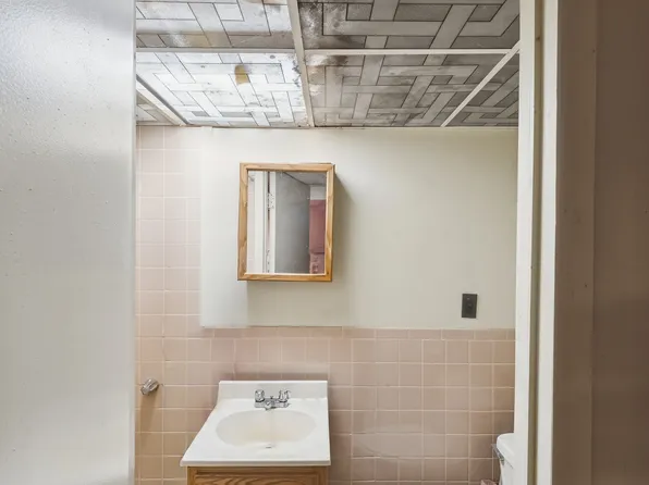 661 Euclid Avenue image 24 of 25