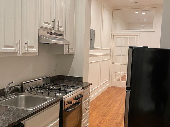 5th image of 184 Norfolk St APT 1B