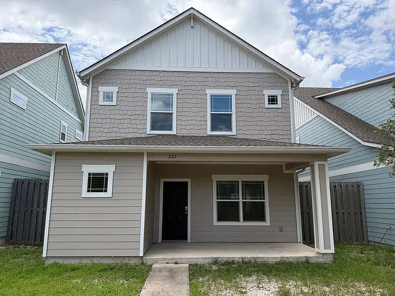 207 Grange St — Photo 1