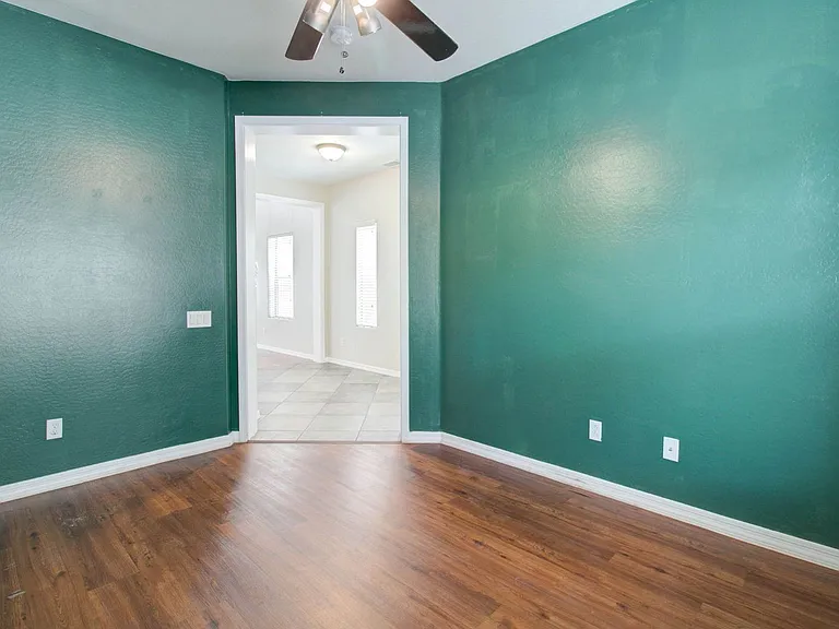 2143 W Marconi Ave — Photo 10