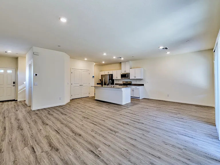 4702 Arctic Cliffs Ave — Photo 2