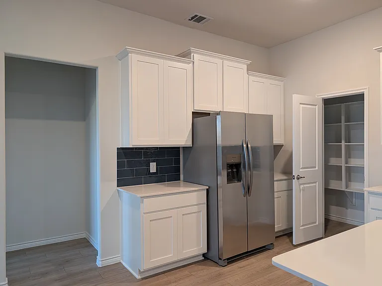 2112 Eugene St — Photo 3