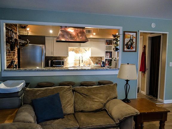 open kitchen, newly renovated