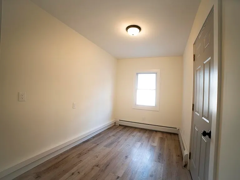 206 48th St #3 — Photo 3