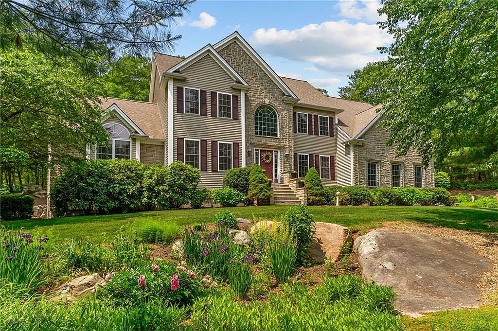 16 Leonard Dr, North Smithfield, RI 02896 | Zillow