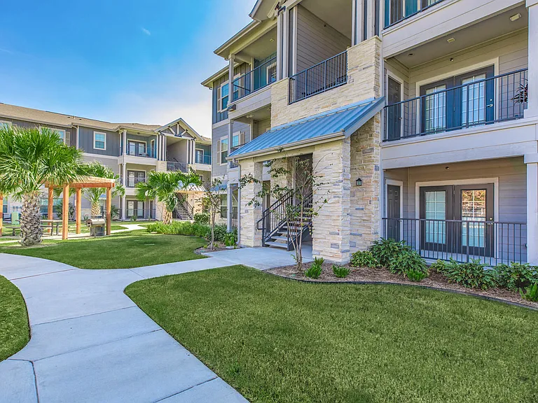 Royal Vista — Photo 19